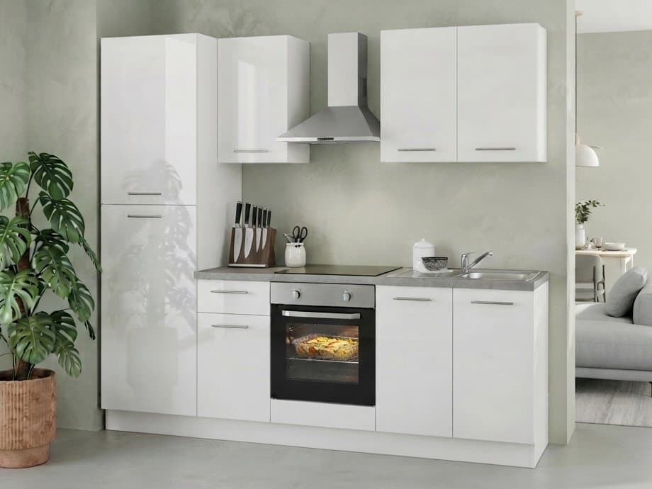Keuken Olijf: inbouwkeuken met hoogglans witte fronten en grijs werkblad